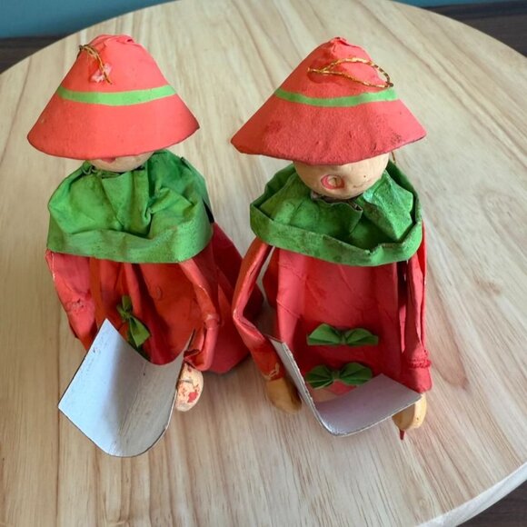 Vintage Ornaments Caroler Figurines With Red & Green Outfits Cardboard 5" - Picture 5 of 9